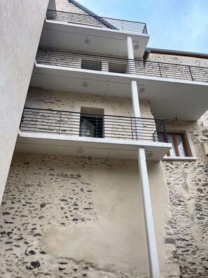 Exterior detail - MODERN RENOVATED TWO BED APARTMENT - SLEEPS 6 (Le Bourg d'Oisans)