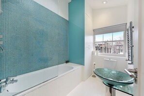 Superior Apartment, 3 Bedrooms, 2 Bathrooms, City View | Bathroom - London Choice- Oxford Street - Hyde Park (London)