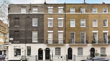 Mặt tiền nơi lưu trú