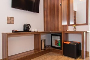 Kopi dan/atau alat penyeduh kopi