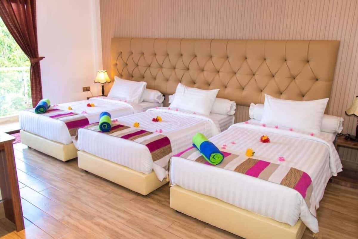 Deluxe Triple Room | Escritorio y wifi gratis