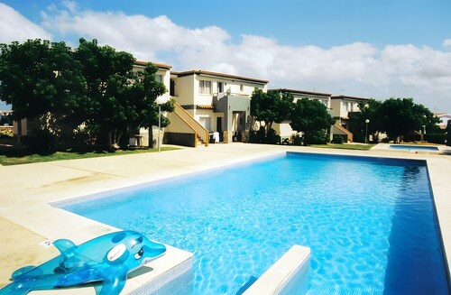 Peaceful Apartment with Shared Pool, Private Terrace and Wi-Fi Near the Cove