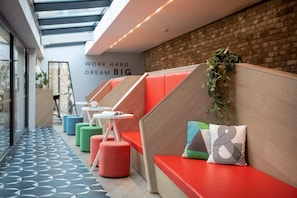 Sala de estar en el lobby