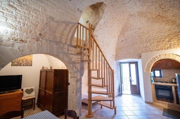 2 bedrooms, WiFi, bed sheets - Apartment 'Dimora Conte' with Balcony, Wi-Fi and Air Conditioning (Alberobello)