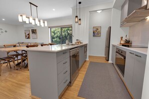 Fridge, microwave, oven, stovetop - A Stylish New Escape in Lakes Entrance (Lakes Entrance)