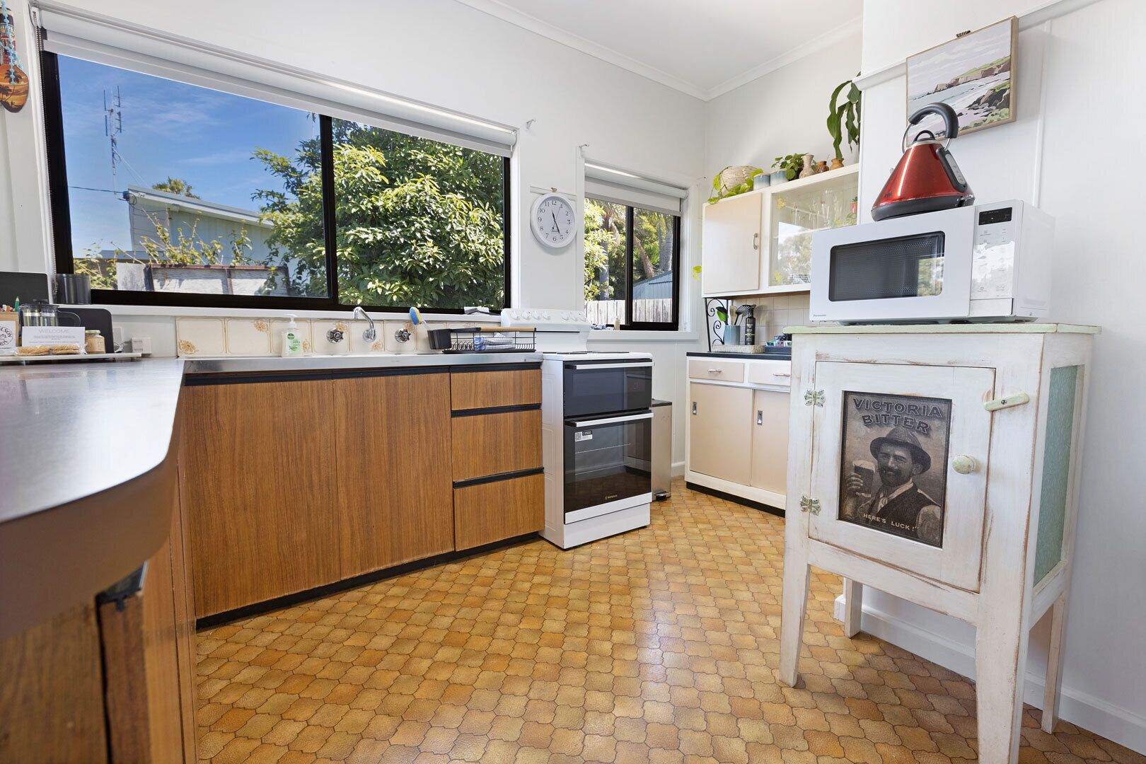 Frigorífico, microondas, horno y tostadora