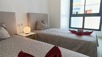 2 habitaciones, tabla de planchar con plancha, wifi y ropa de cama