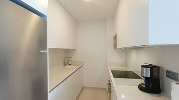 Refrigerador, microondas, horno, placa de cocina