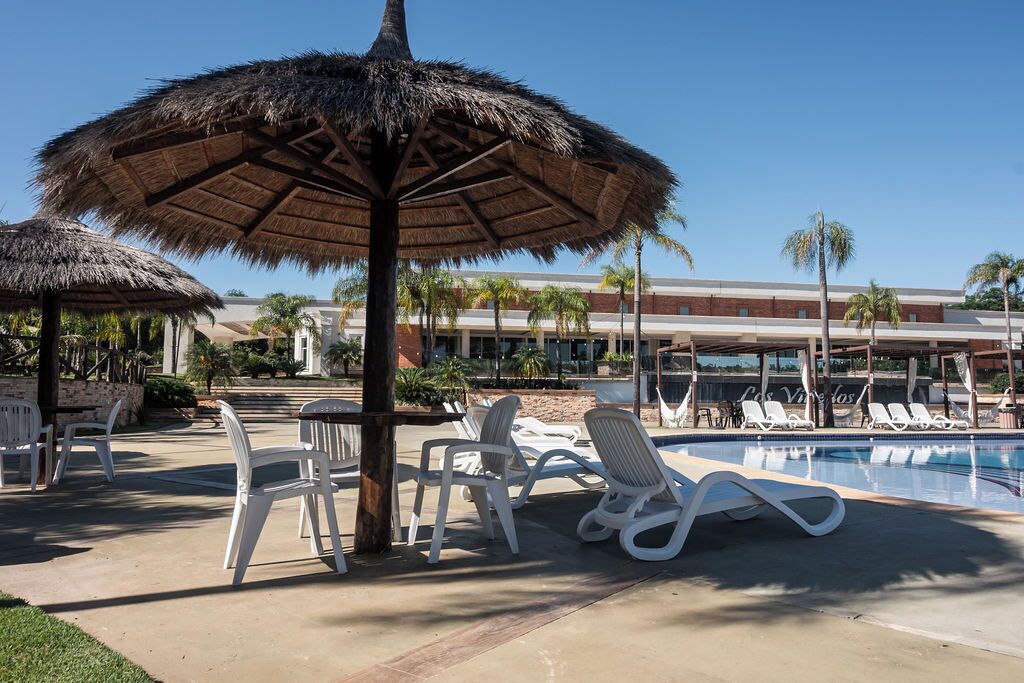 3 من حمّامات السباحة الخارجية، كبائن (بتكلفة إضافية)