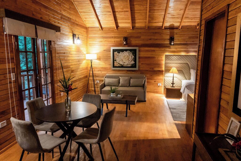 デラックス キャビン バルコニー ガーデンビュー | リビング エリア