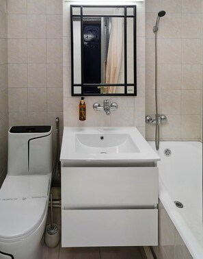 Studio | Bathroom | Slippers - Lapusneanu Central Apartments (Iași)