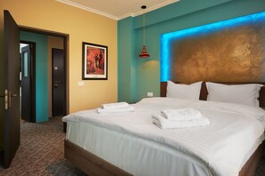 Deluxe Double Room | Blackout curtains, soundproofing, iron/ironing board, free WiFi - Lapusneanu Central Apartments (Iași)