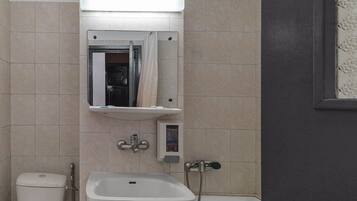 Studio | Phòng tắm | Dép đi trong nhà