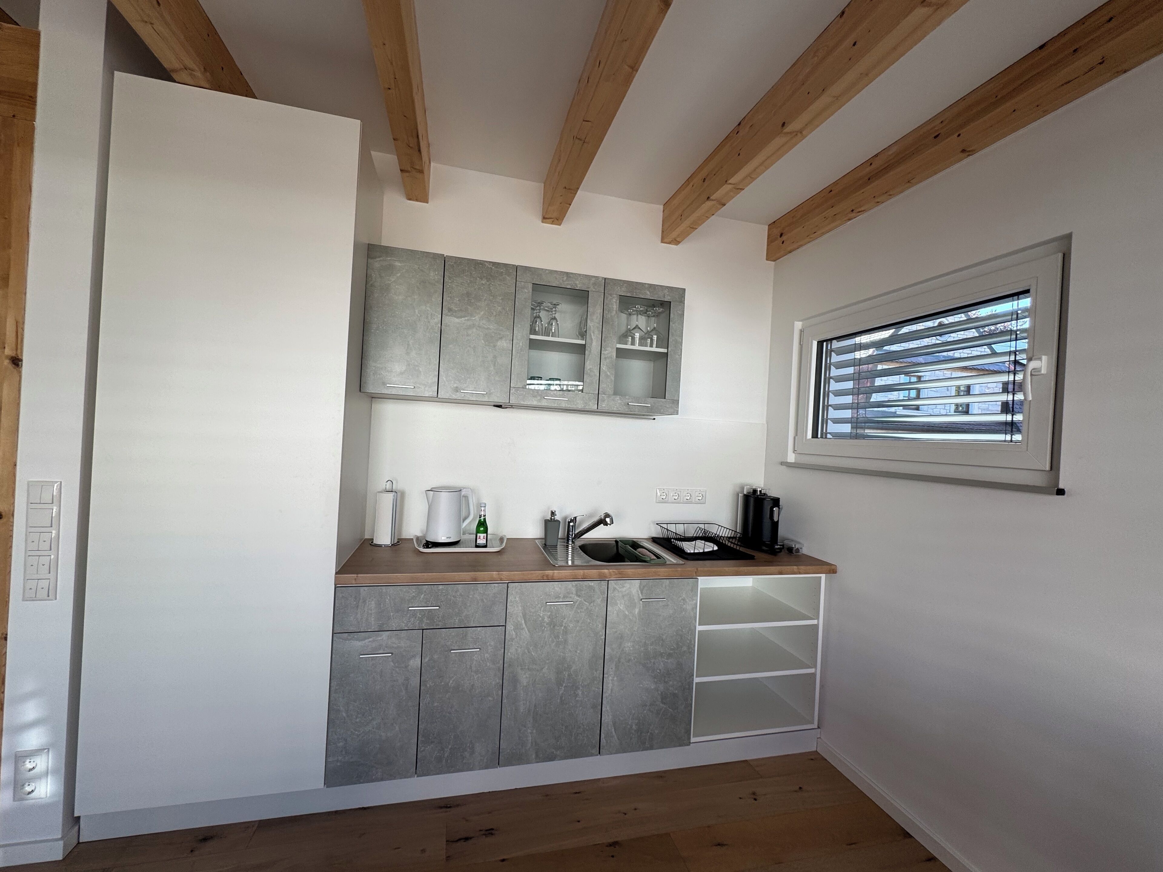 Microwave, dishwasher