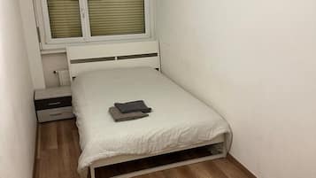 2 makuuhuonetta, silitysrauta/-lauta, internet, vuodevaatteet