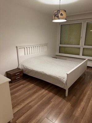 2 makuuhuonetta, silitysrauta/-lauta, internet, vuodevaatteet