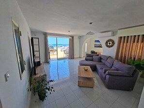 Smart TV - Steps Away from the Sea- Beach Front Free Parking! (San Pawl il-Baħar)