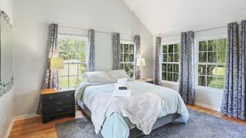 1 bedroom, iron/ironing board, internet, bed sheets