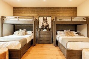 7 bedrooms, iron/ironing board, free WiFi, bed sheets