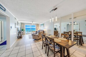 Dining - Regency Towers 611 Heated Pool, Tiki Bar, Gym, FREE Beach Service, Golf&Perks (Panama City Beach)