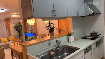 ハウス 4 ベッドルーム キッチン シティビュー | 専用キッチン | 冷蔵庫、電子レンジ、オーブン、コンロ