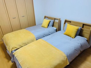 House, 4 Bedrooms, Kitchen, City View | Desk, laptop workspace, blackout drapes, free WiFi