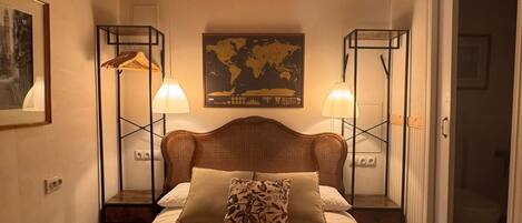 Espace de travail pour ordinateur portable, Wi-Fi gratuit, draps fournis