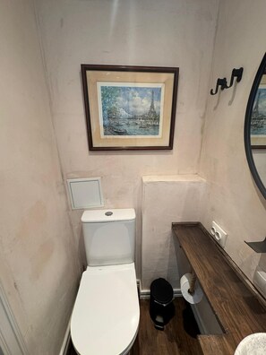 商務客房 | 浴室 | 淋浴設備、風筒、提供毛巾、番梘