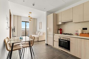 House - Brand-new 1BR at The Crest With Pool Gym Parking (Dubai)