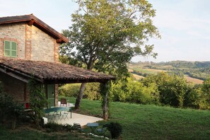 House | 3 bedrooms - Villa Poggio Castellaro by Boutique in the Heart of Italy s Food Valley Emilia-romagna (Pianello Val Tidone)