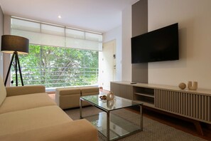 House | 1 bedroom, Internet - w Graceful 1BR With Balcony in Miraflores (Lima)