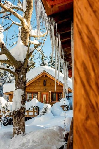 Kedra Village Chalet - Cozy Mountain Retreat