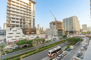 Studio - Stayshort - Chic Studio Apartment in JVC Sleeps 4 (Dubai)