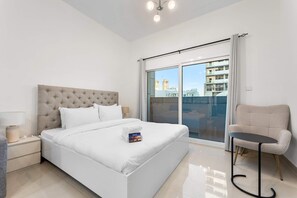 Studio - Stayshort - Chic Studio Apartment in JVC Sleeps 4 (Dubai)