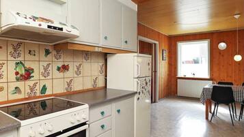 Køleskab, mikrobølgeovn, ovn, kogeplade