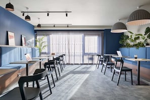 Área de estar no saguão