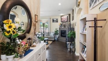 House, 3 Bedrooms | Lobby