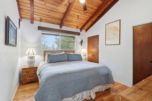 6 عدّة غرف نوم ومساحة عمل للكمبيوتر المحمول ومكواة/لوح كي