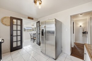 Bungalow, 3 Bedrooms | Interior