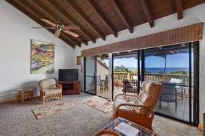 Condo, 2 Bedrooms | Living area