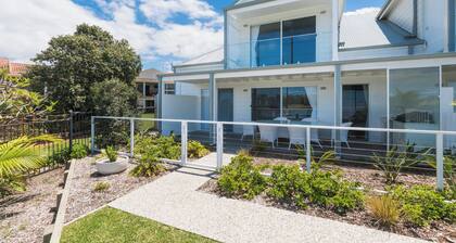 Waterfront Luxury Escape in Harrington Waters