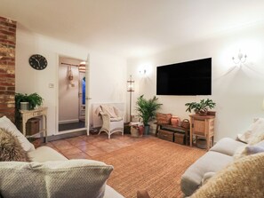 Living area - Berkley Cottage (Colchester)