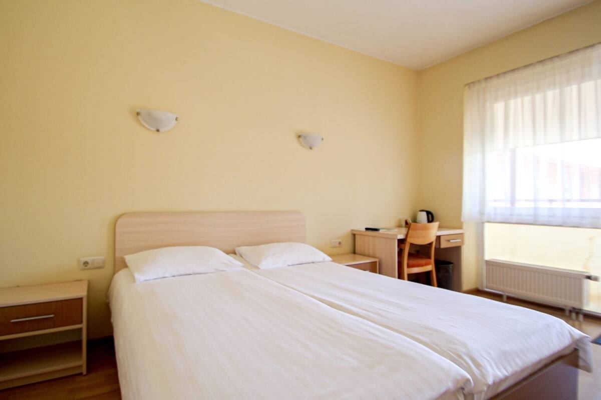 Standard Double Room | WiFi (free), bed sheets