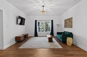 Smart-tv, eldstad och tv-spel