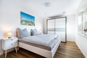 3 habitaciones, tabla de planchar con plancha, wifi y ropa de cama 
