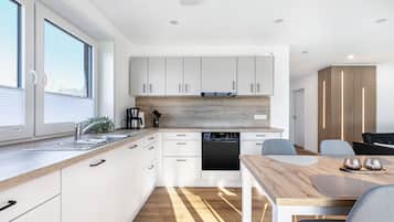 Réfrigérateur, four, plaque de cuisson, lave-vaisselle