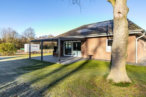 Exterior - Holiday Home 'Luise' with Private Terrace, Garden and Wi-Fi (Bramstedtlund)