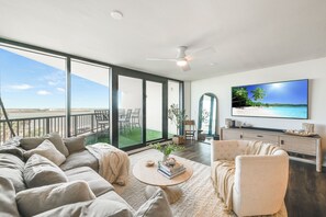 TV - This spacious 2/2 condo is located right on the intercoastal waterway, right in (Port Aransas)