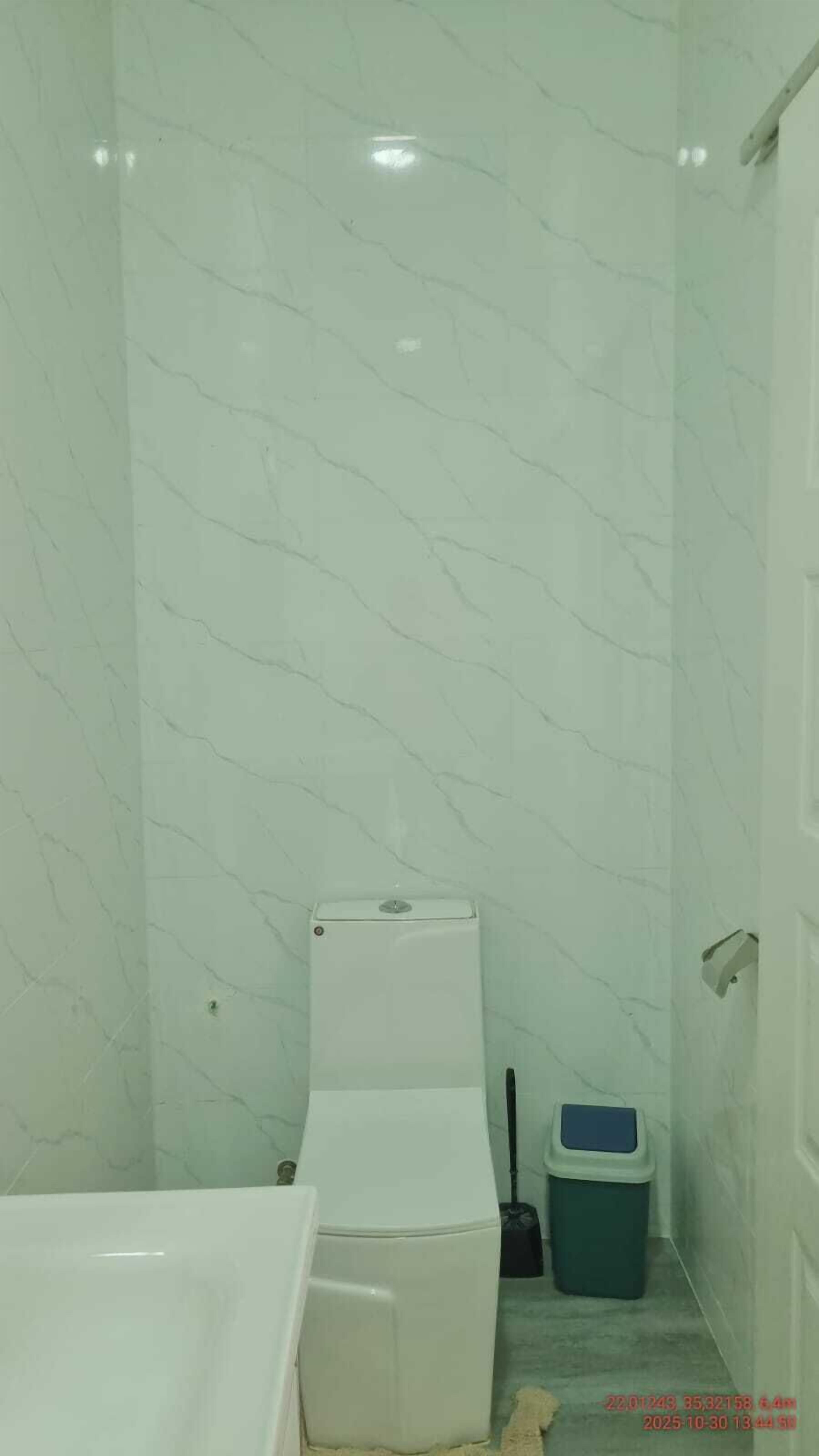 Ducha, artículos de tocador gratuitos, toallas, jabón