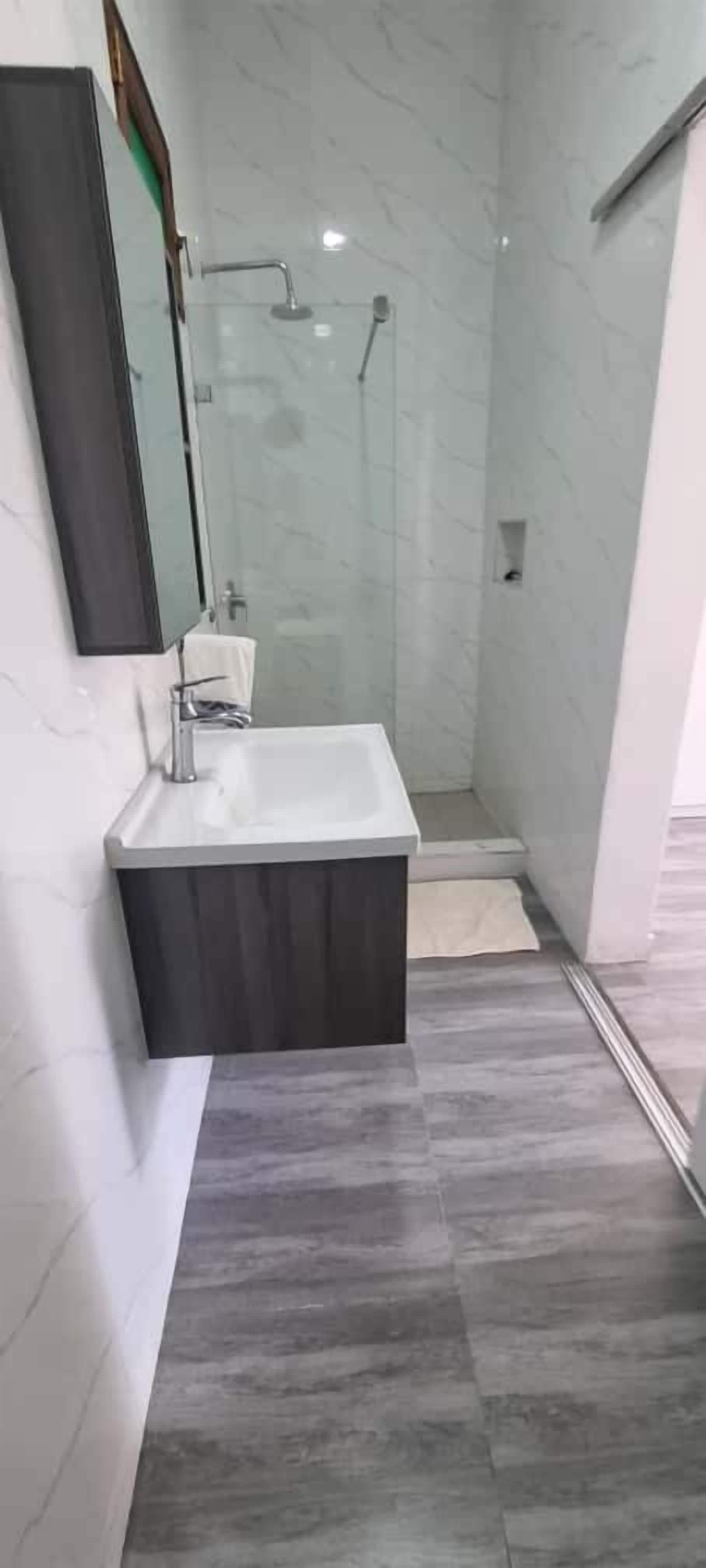 舒適雙人房, 露台, 海景 | 浴室 | 淋浴設備、免費梳洗用品、提供毛巾、番梘